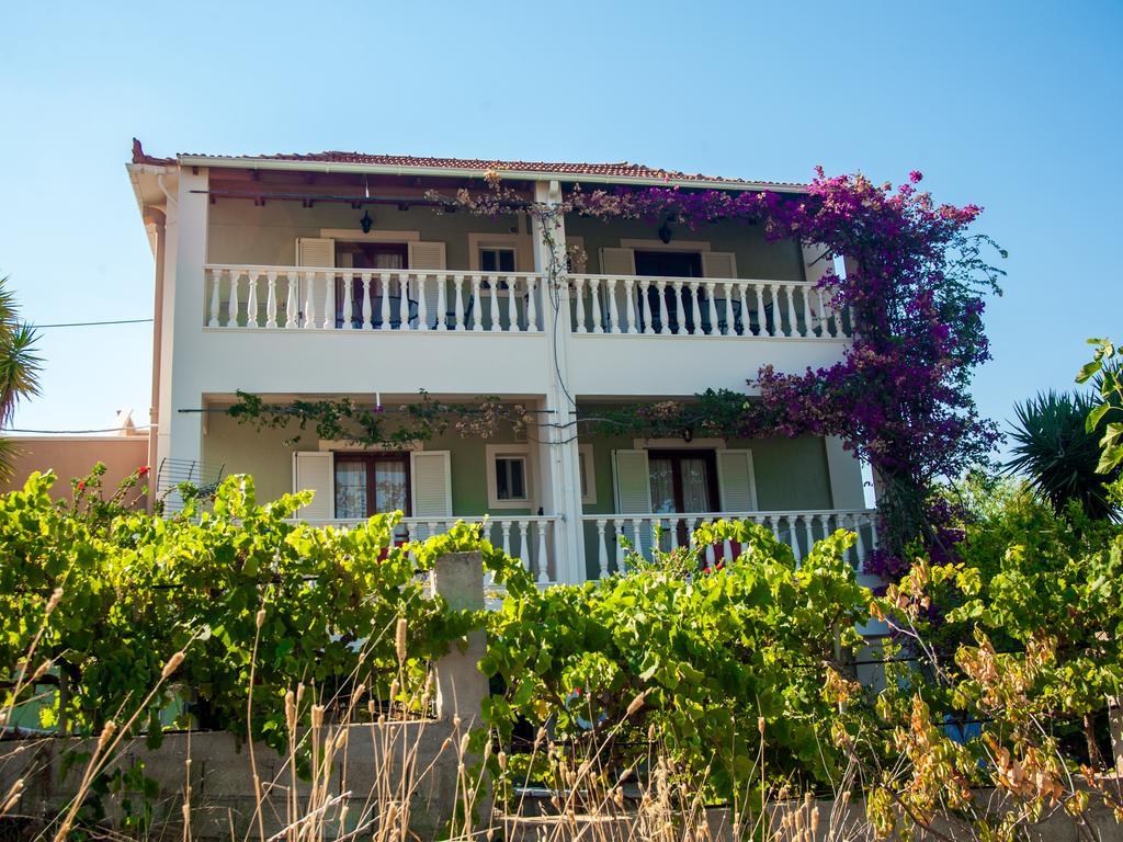 Eleni'S Studios Kateleios Exterior foto