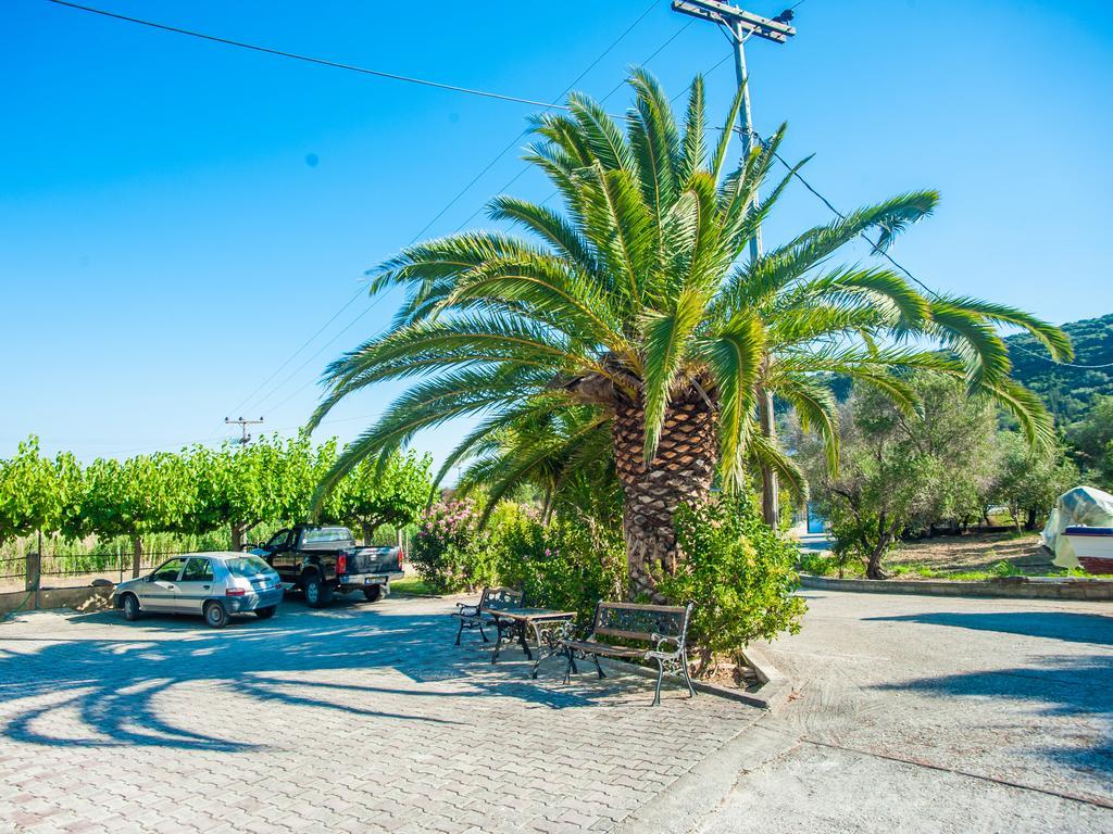 Eleni'S Studios Kateleios Exterior foto